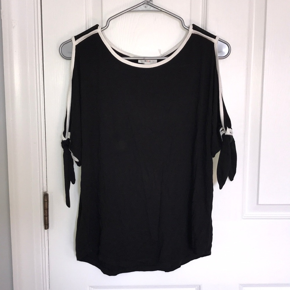 Open shoulder top